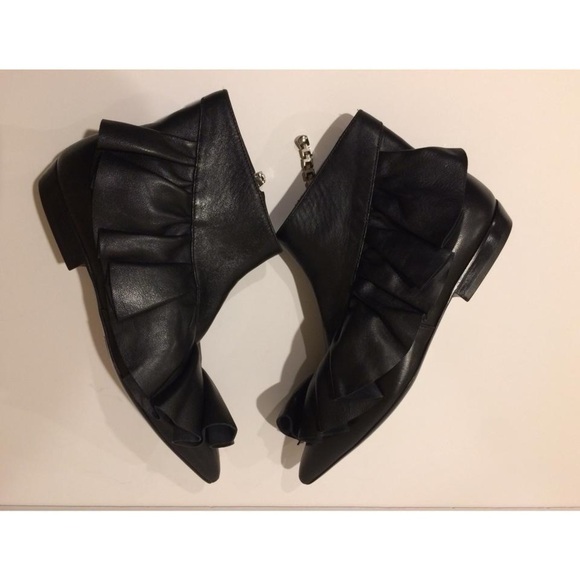 J.W.Anderson $885 New Ruffled Leather Pointy Toe Black Ankle Boots - Picture 2 of 7